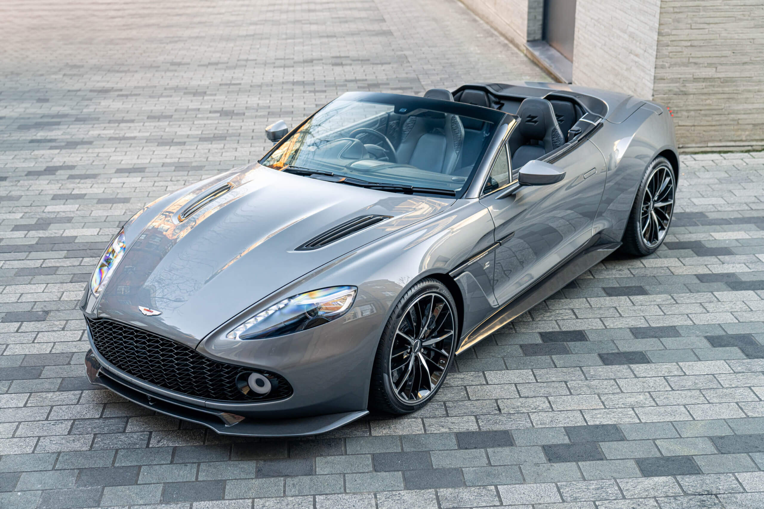 ASTON MARTIN VANQUISH ZAGATO VOLANTE